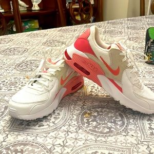 Nike Air Max 7 1/2  shoe like new worn once